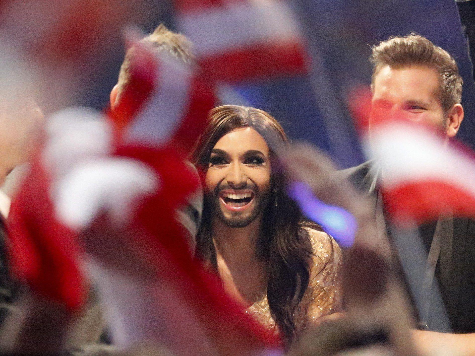 Bärtige Dragqueen triumphiert in Kopenhagen über die Konkurrenz .