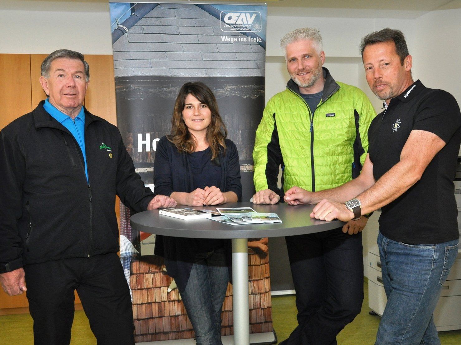 (v.l. Naturfreunde Bludenz: Helmut Tschann, Alpenverein: Mag. Martina Hueller, Umweltbeauftragter Stadt Bludenz: Matthias Mayr und Alpenvereinsgeschäftsführer Rainer Schlattinger) Die Stadt Bludenz beteiligt sich heuer gemeinsam mit den Naturfreunden und dem Alpenverein Bludenz an der Umweltwoche. (v.l. Naturfreunde Bludenz: Helmut Tschann, Alpenverein: Mag. Martina Hueller, Umweltbeauftragter Stadt Bludenz: Matthias Mayr und Alpenvereinsgeschäftsführer Rainer Schlattinger) Die Stadt Bludenz beteiligt sich heuer gemeinsam mit den Naturfreunden und dem Alpenverein Bludenz an der Umweltwoche.