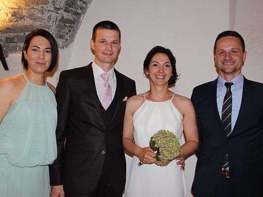 Marina Konzett und Jürgen Komar mit ihren Trauzeugen Marina Konzett und Jürgen Komar mit ihren Trauzeugen