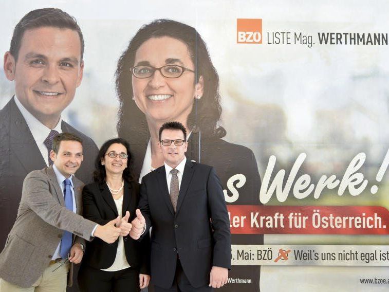 Angelika Werthmann (m.), BZÖ-Spitzenkandidatin für die EU-Wahl, BZÖ-Obmann Gerald Grosz (l.) und Bündniskoordinator Willi Korak Angelika Werthmann (m.), BZÖ-Spitzenkandidatin für die EU-Wahl, BZÖ-Obmann Gerald Grosz (l.) und Bündniskoordinator Willi Korak