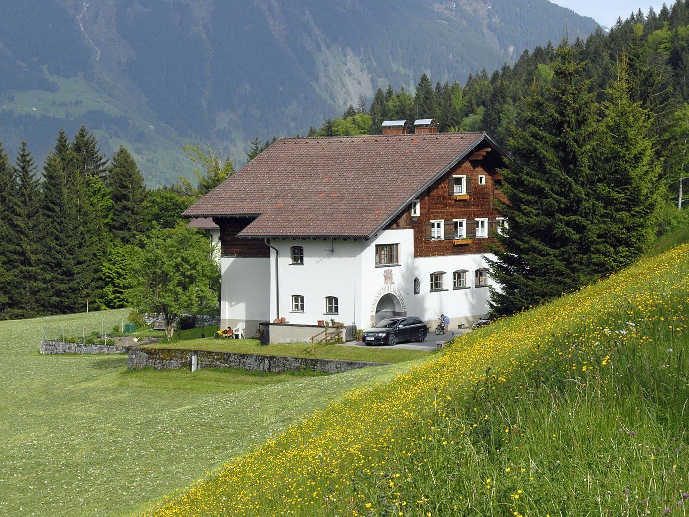Hier, in der Volksschule Latschau, wird die Theateraufführung von Schneewittchen eingeübt. Hier, in der Volksschule Latschau, wird die Theateraufführung von Schneewittchen eingeübt.