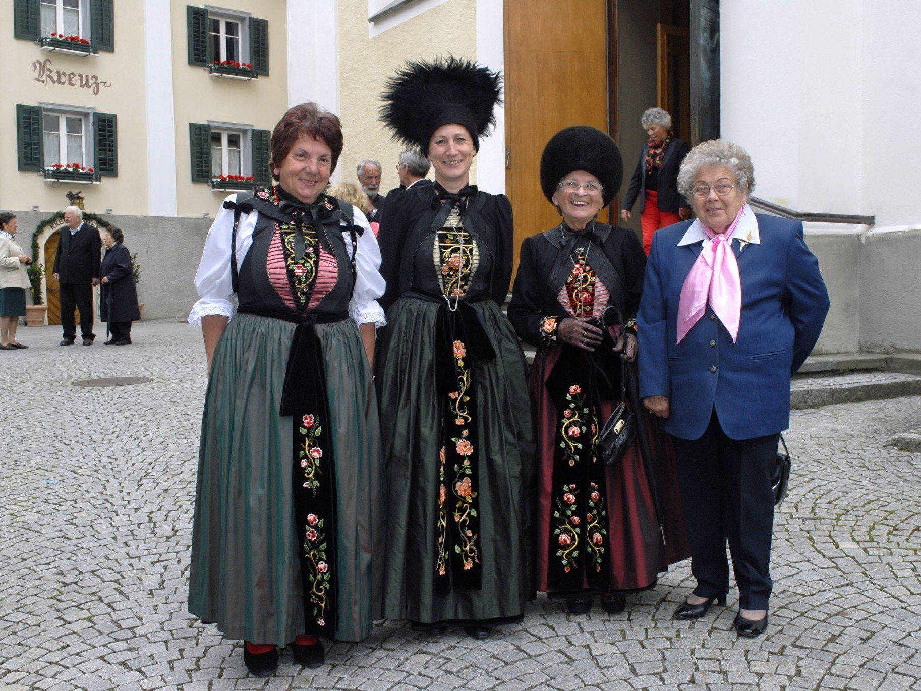 Das nächste Mal treffen sich die Montafoner Trachtenträgerinnen am Pfingstsonntag, dem 8. Juni 2014. Das nächste Mal treffen sich die Montafoner Trachtenträgerinnen am Pfingstsonntag, dem 8. Juni 2014.
