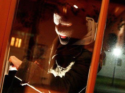 Allein in Österreich sollen die Einbrecher einen Schaden von 170.000 Euro verursacht haben. Allein in Österreich sollen die Einbrecher einen Schaden von 170.000 Euro verursacht haben.