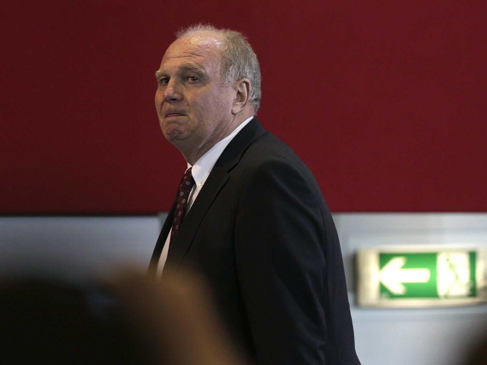 Polizei nahm Erpresser bei der geplanten Geldübergabe fest. Polizei nahm Erpresser bei der geplanten Geldübergabe fest.