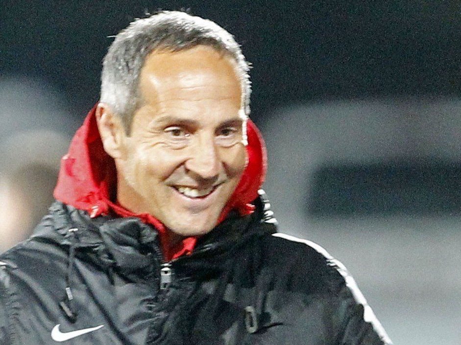 Die Hinweise auf einen Wechsel von Adi Hütter zu den Bullen verdichten sich. Die Hinweise auf einen Wechsel von Adi Hütter zu den Bullen verdichten sich.