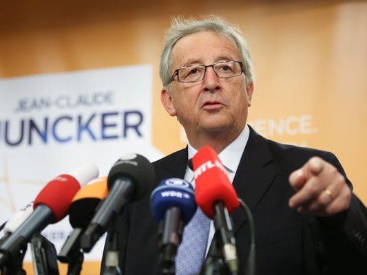 Juncker wurde vom EU-Parlament ermächtigt, als erster die erforderliche Mehrheit zu finden. Juncker wurde vom EU-Parlament ermächtigt, als erster die erforderliche Mehrheit zu finden.