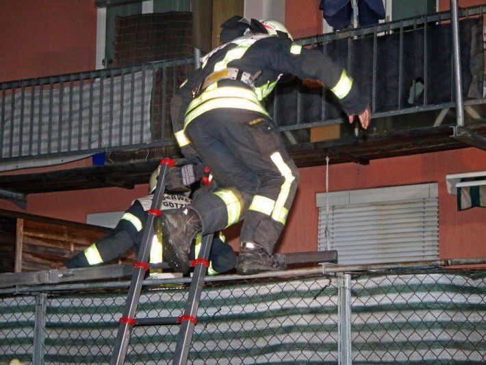 Feuerwehren waren mit 60 Mann im Einsatz Feuerwehren waren mit 60 Mann im Einsatz