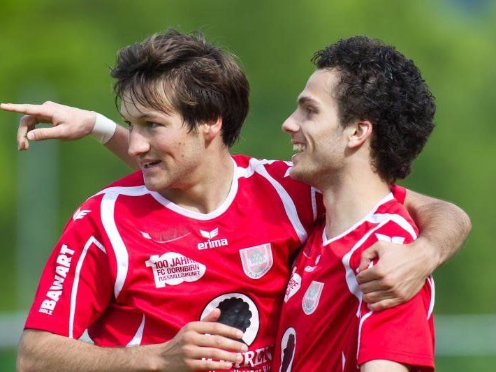 Jubel bei Elvis Alibabic und Manuel Honeck nach dem 4:1-Heimsieg gegen St. Johann. Jubel bei Elvis Alibabic und Manuel Honeck nach dem 4:1-Heimsieg gegen St. Johann.