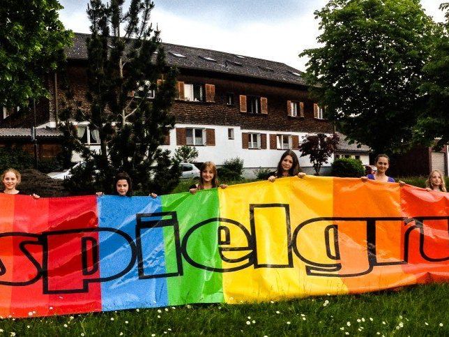 Kindertheatergruppe Göfis vor dem Vereinshaus Kindertheatergruppe Göfis vor dem Vereinshaus