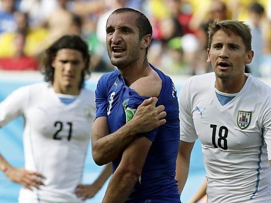 Chiellini als Vampir-Opfer Chiellini als Vampir-Opfer