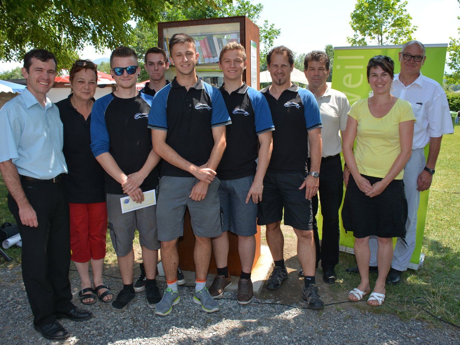 Der Bücherschrank am Paspels-See wurde feierlich seiner Bestimmung übergeben Der Bücherschrank am Paspels-See wurde feierlich seiner Bestimmung übergeben