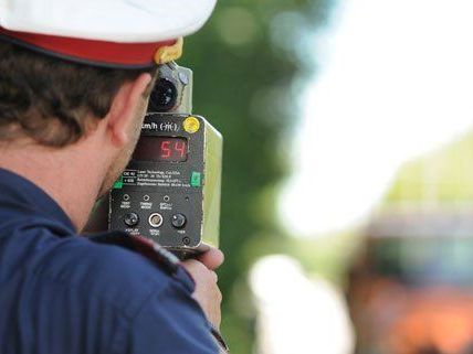 Pfingstverkehr - Polizei achtet auf Raser, Drängler und Alkolenker Pfingstverkehr - Polizei achtet auf Raser, Drängler und Alkolenker