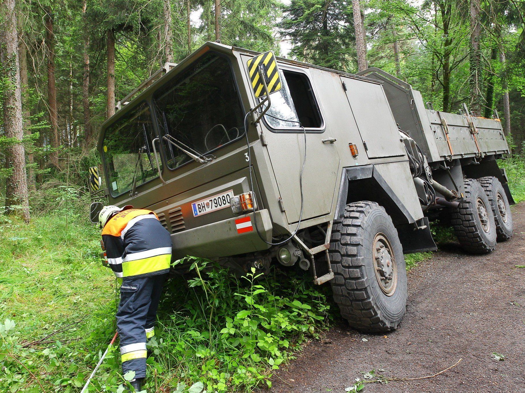 Fahrer und Beifahrer wurden nicht verletzt. Fahrer und Beifahrer wurden nicht verletzt.