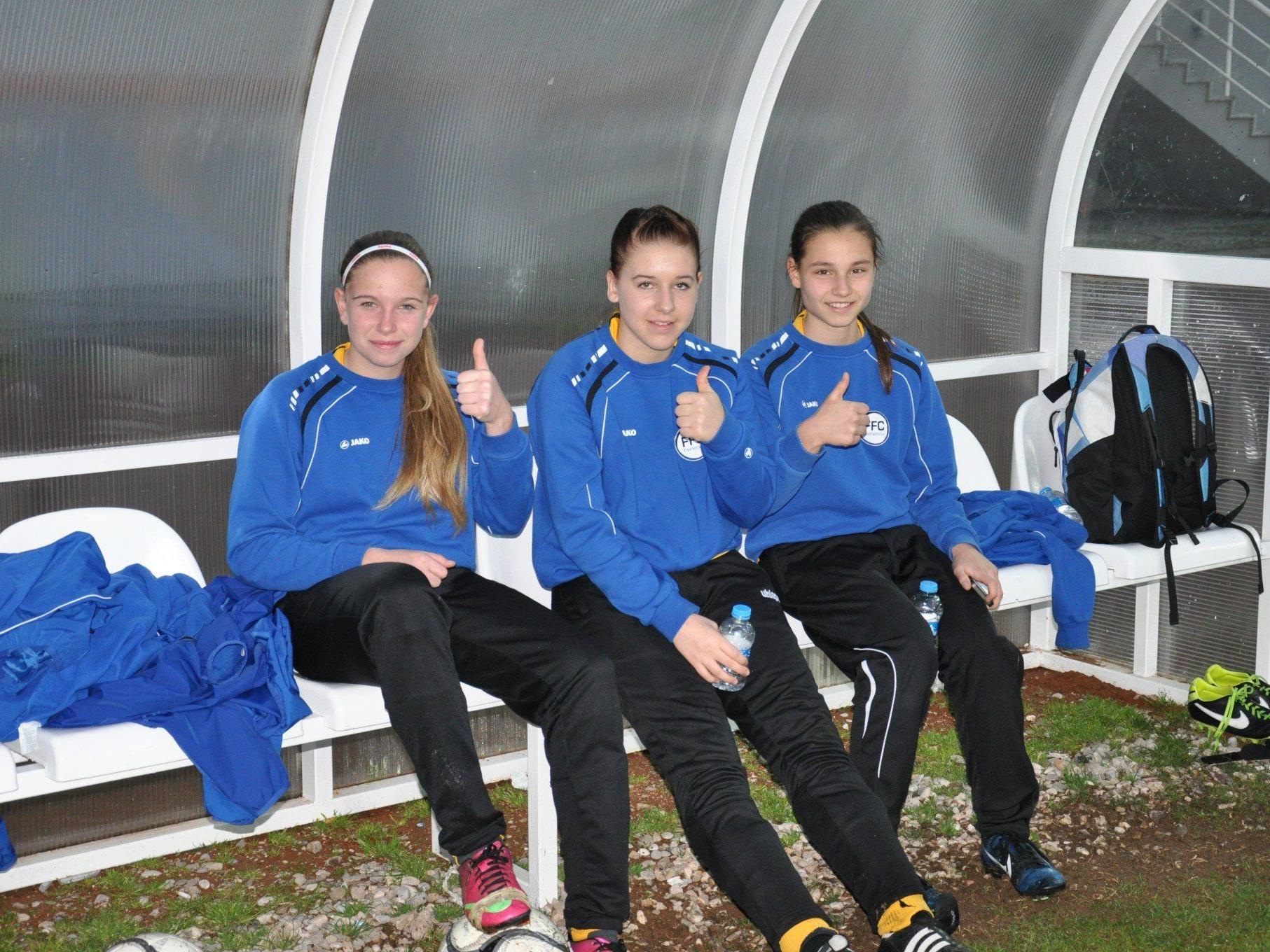 Laura Petric & Co (links im Bild) sichern sich zwei Runden vor Schluss den Meistertitel in der U16-Mädchenliga