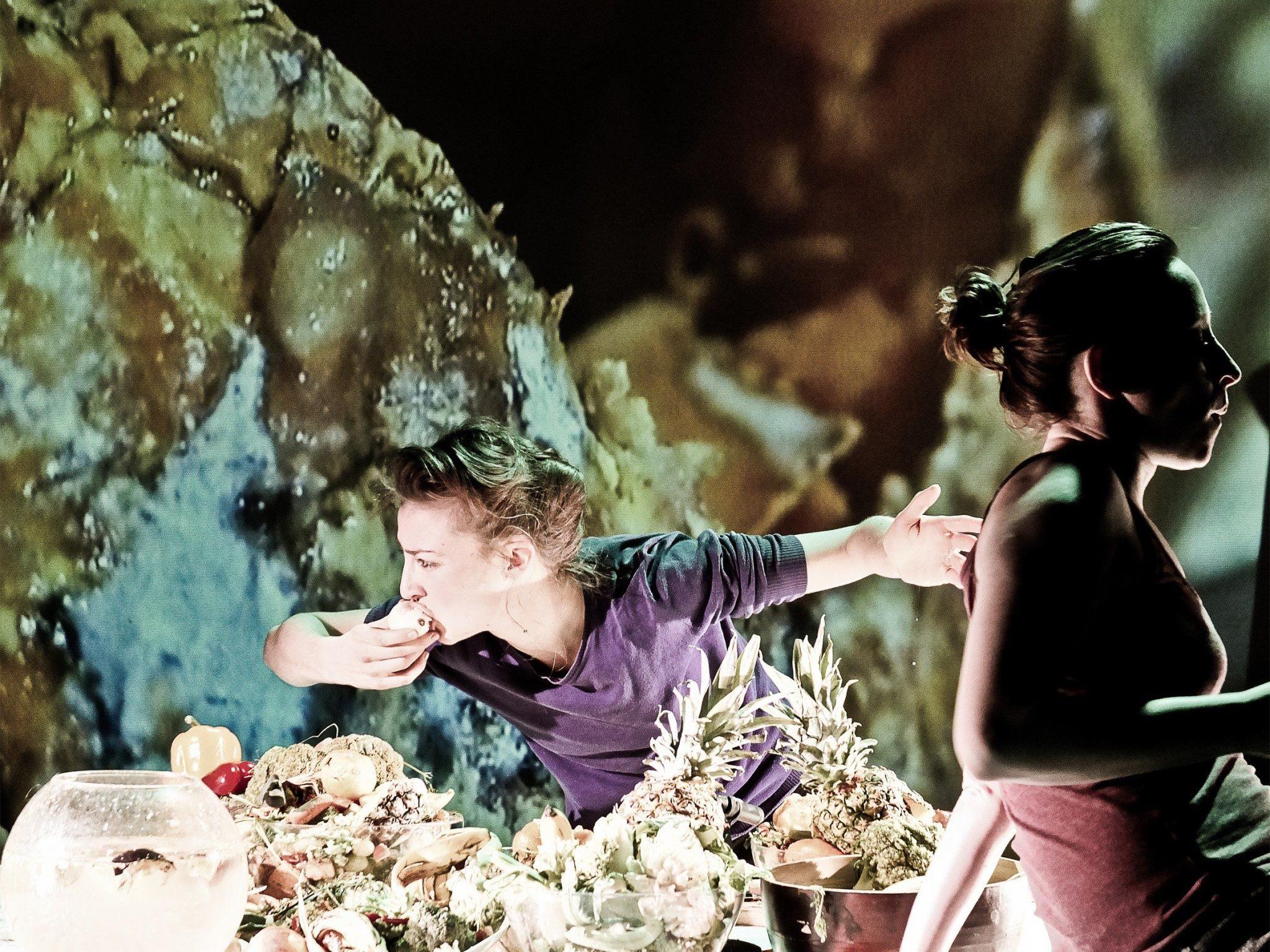 Deep Dish ist ein weiterer Teil der The Perfect Garden Serie von Liquid Loft mit dem bildenden Künstler Michel Blazy.