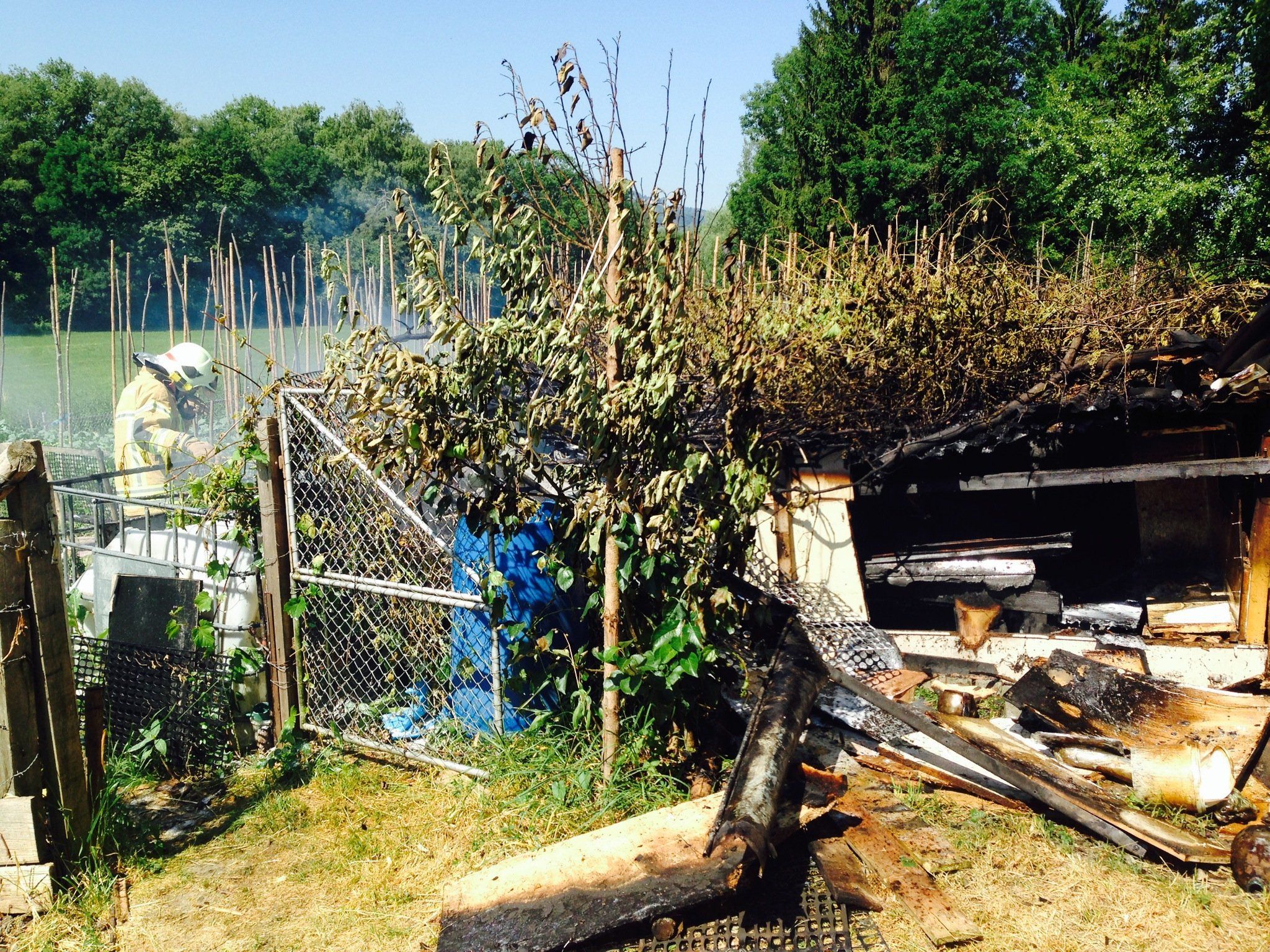 Gartenhäuschen wurde ein Raub der Flammen Gartenhäuschen wurde ein Raub der Flammen