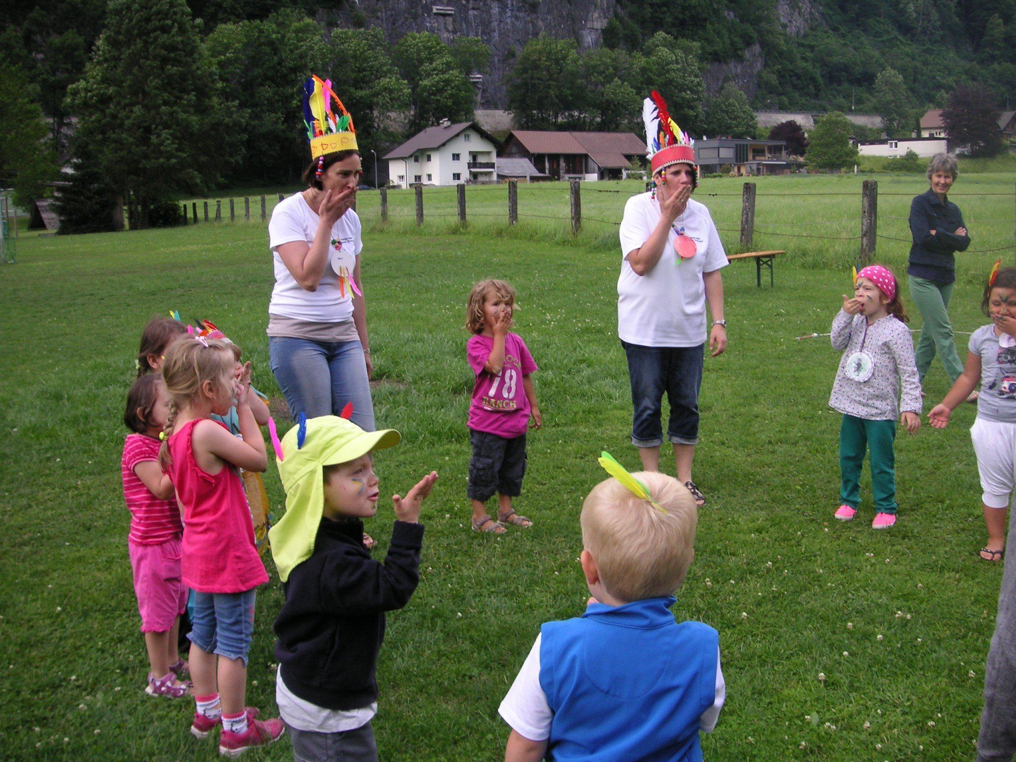 Die Indianer der Spielgruppe Bingser Zwergle Die Indianer der Spielgruppe Bingser Zwergle