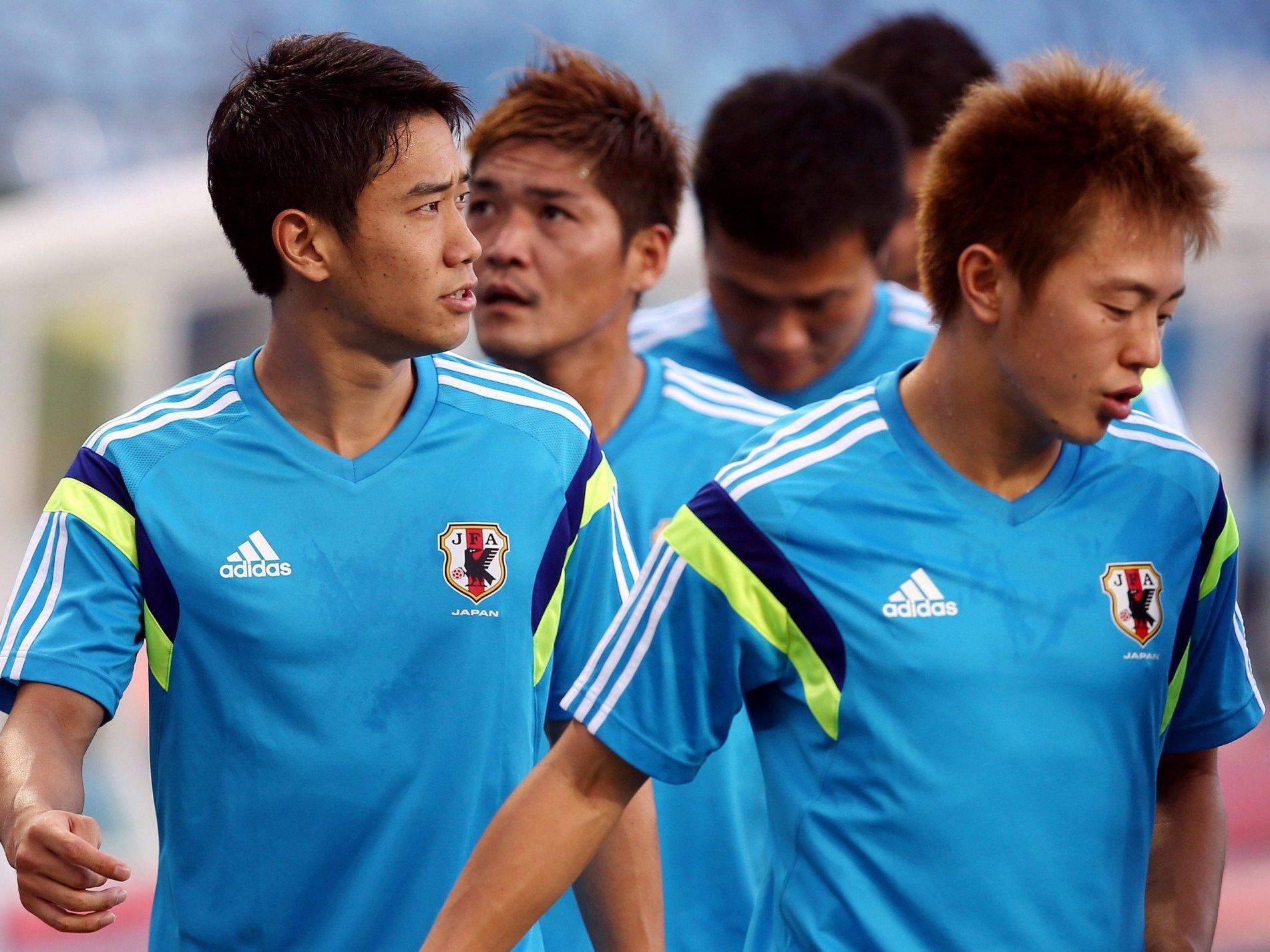 Für Japan und Shinji Kagawa (l.) stehen die Chancen auf das WM-Achtelfinale nicht gut. Für Japan und Shinji Kagawa (l.) stehen die Chancen auf das WM-Achtelfinale nicht gut.