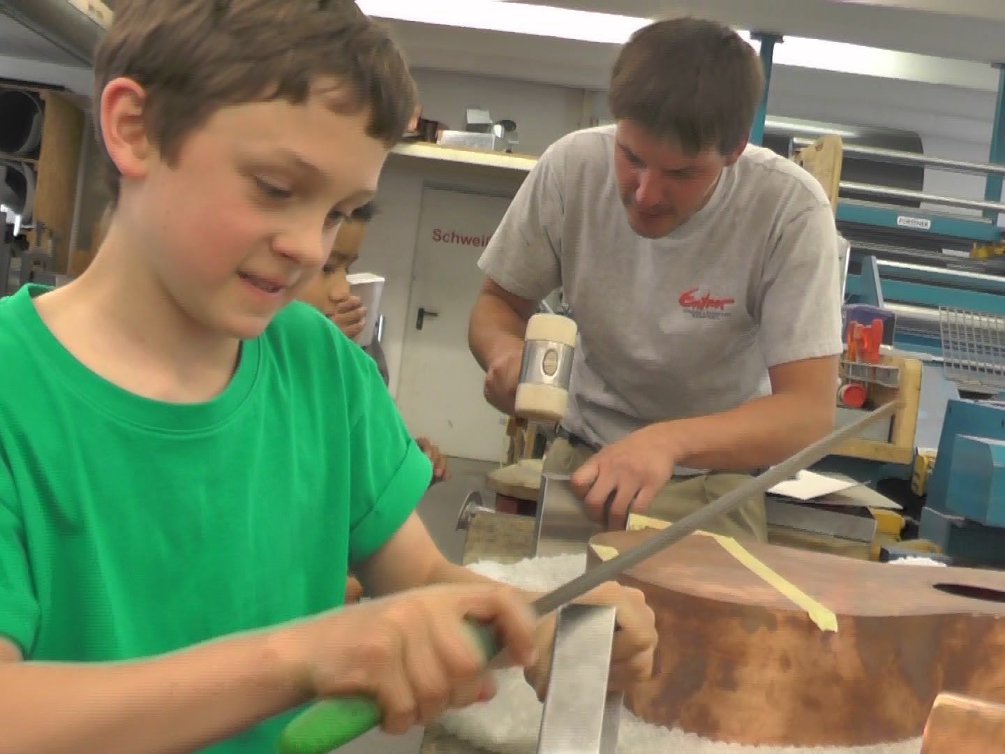 Entner Dach erhielt von Schülern der VS Levis und Tosters einen Kurzbesuch. Entner Dach erhielt von Schülern der VS Levis und Tosters einen Kurzbesuch.