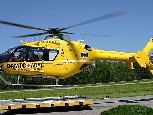 Der Notarzthubschrauber flog den Verletzten ins Wiener AKH Der Notarzthubschrauber flog den Verletzten ins Wiener AKH