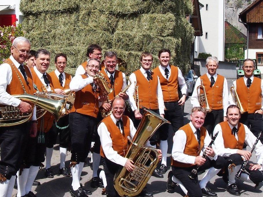 Die "Schroffabuaba Bürs" spielen auf beim Klosterfest.
