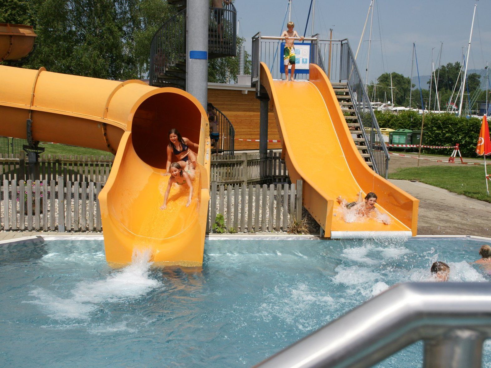 Nicht nur die Rutschen sind "Renner" im Harder Strandbad. Nicht nur die Rutschen sind "Renner" im Harder Strandbad.