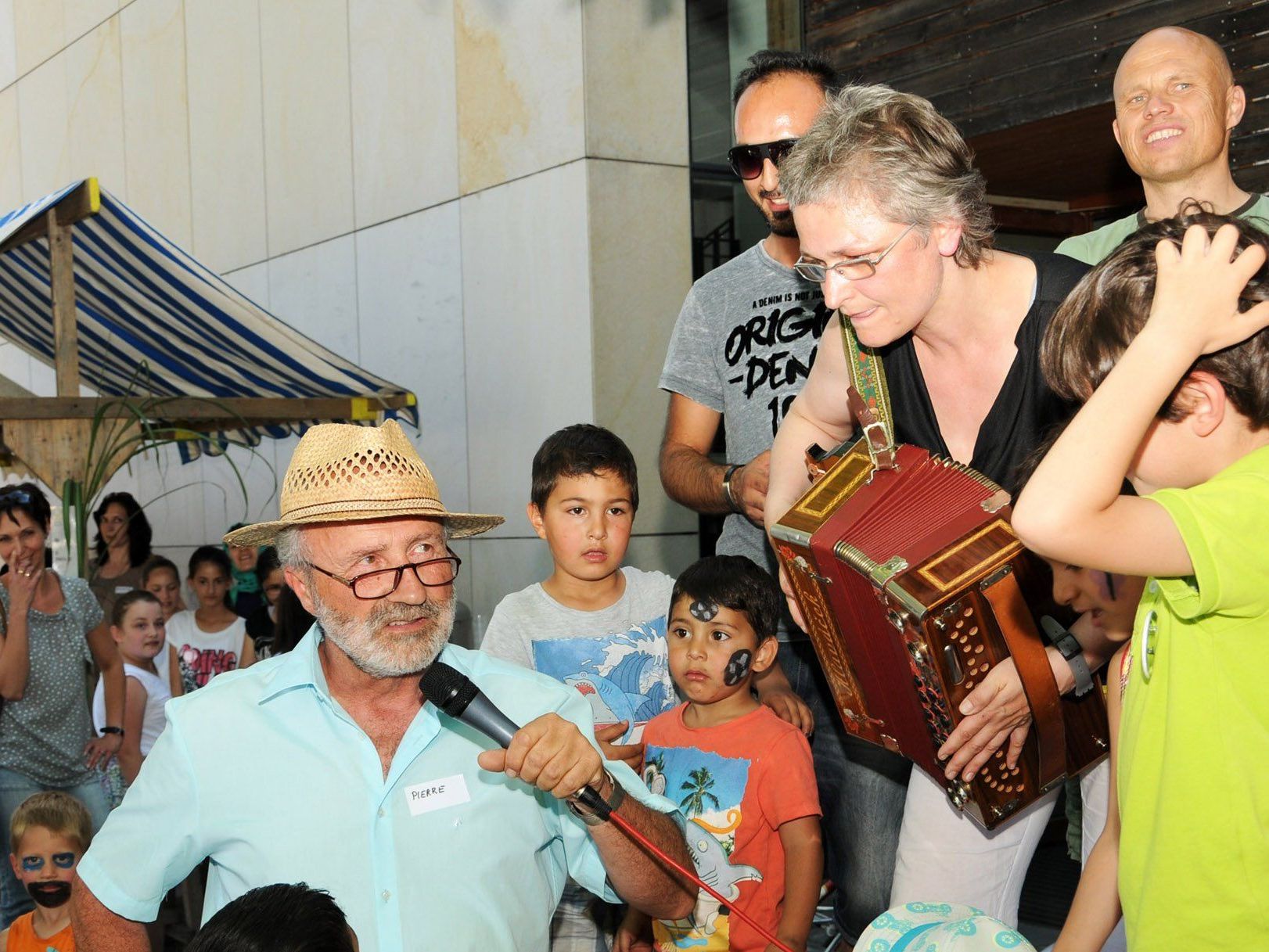 Gemeinsam jodeln, singen, tanzen, musizierern, genießen, plaudern – Fest der Integration in Höchst Gemeinsam jodeln, singen, tanzen, musizierern, genießen, plaudern – Fest der Integration in Höchst