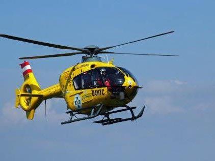 Frau mit dem Hubschrauber Christopherus 8 ins LKH Feldkirch eingeliefert