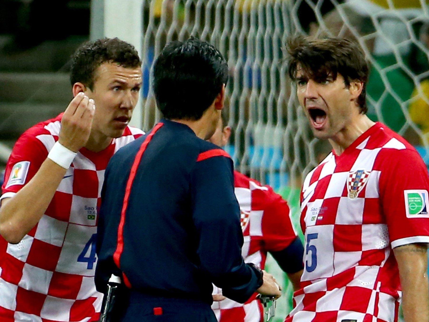Elferverursacher Lovren sprach von einem "Skandal", sein Nebenmann Vedran Corluka beurteilte den Auftritt Nishimuras als "peinlich". Elferverursacher Lovren sprach von einem "Skandal", sein Nebenmann Vedran Corluka beurteilte den Auftritt Nishimuras als "peinlich".
