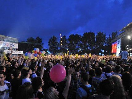 Im Vorjahr waren mehr als drei Millionen Besucher beim Donauinselfest. Im Vorjahr waren mehr als drei Millionen Besucher beim Donauinselfest.