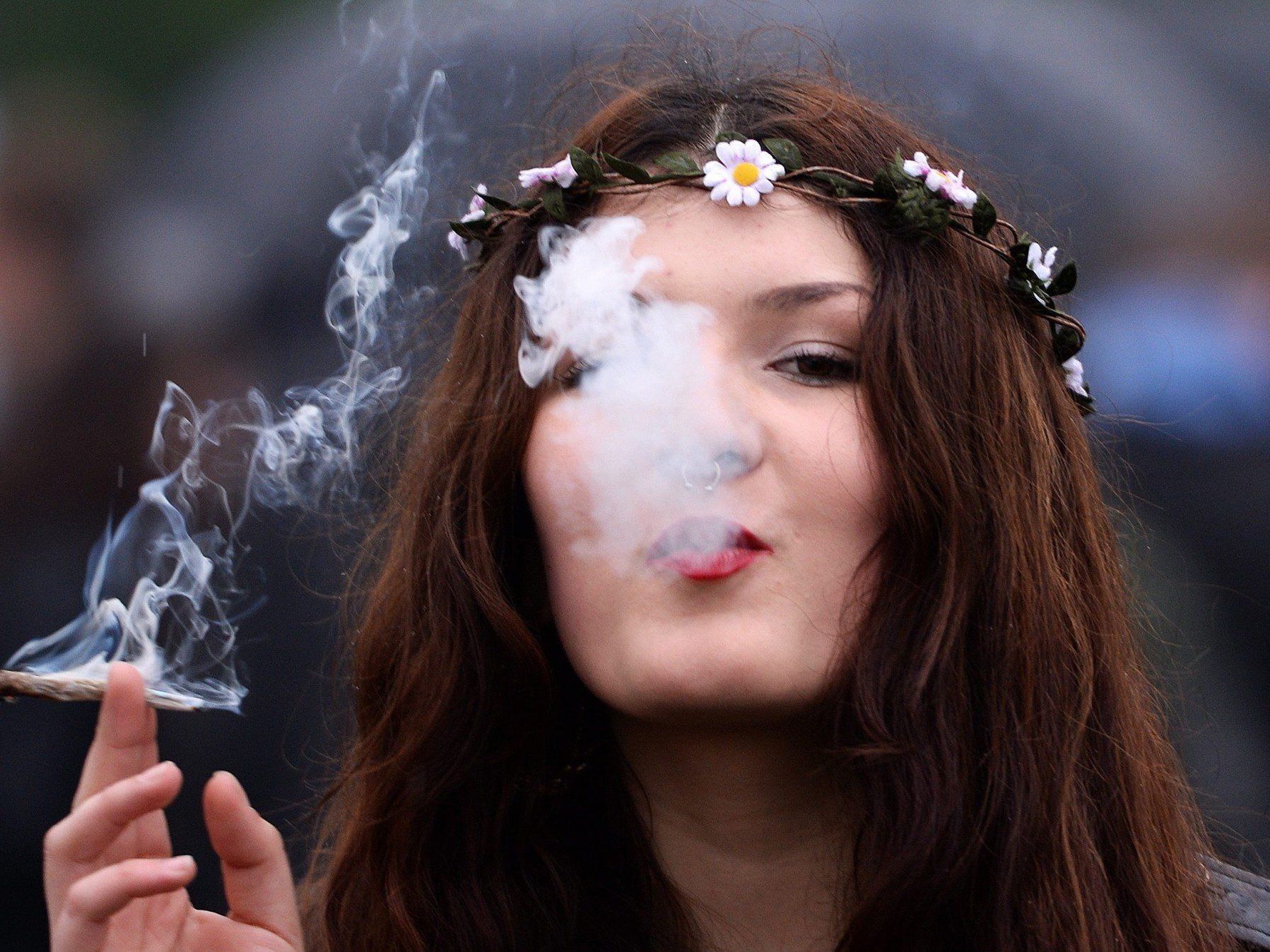 Drogen wie Cannabis sind in der Goa-Szene stark verbreitet. Drogen wie Cannabis sind in der Goa-Szene stark verbreitet.