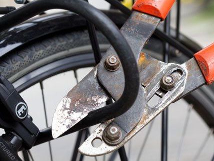 Die drei mutmaßlichen Fahrraddiebe sind geständig. Die drei mutmaßlichen Fahrraddiebe sind geständig.