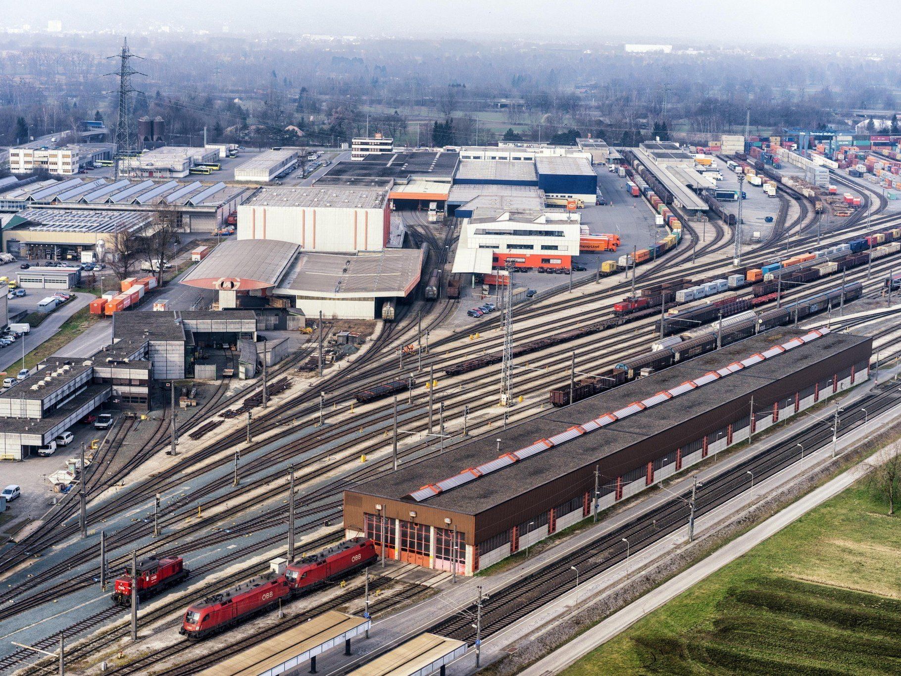 Die Kapazität des Güterbahnhofs wird verdoppelt. Kostenpunkt: 66 Mio. Euro. Die Kapazität des Güterbahnhofs wird verdoppelt. Kostenpunkt: 66 Mio. Euro.