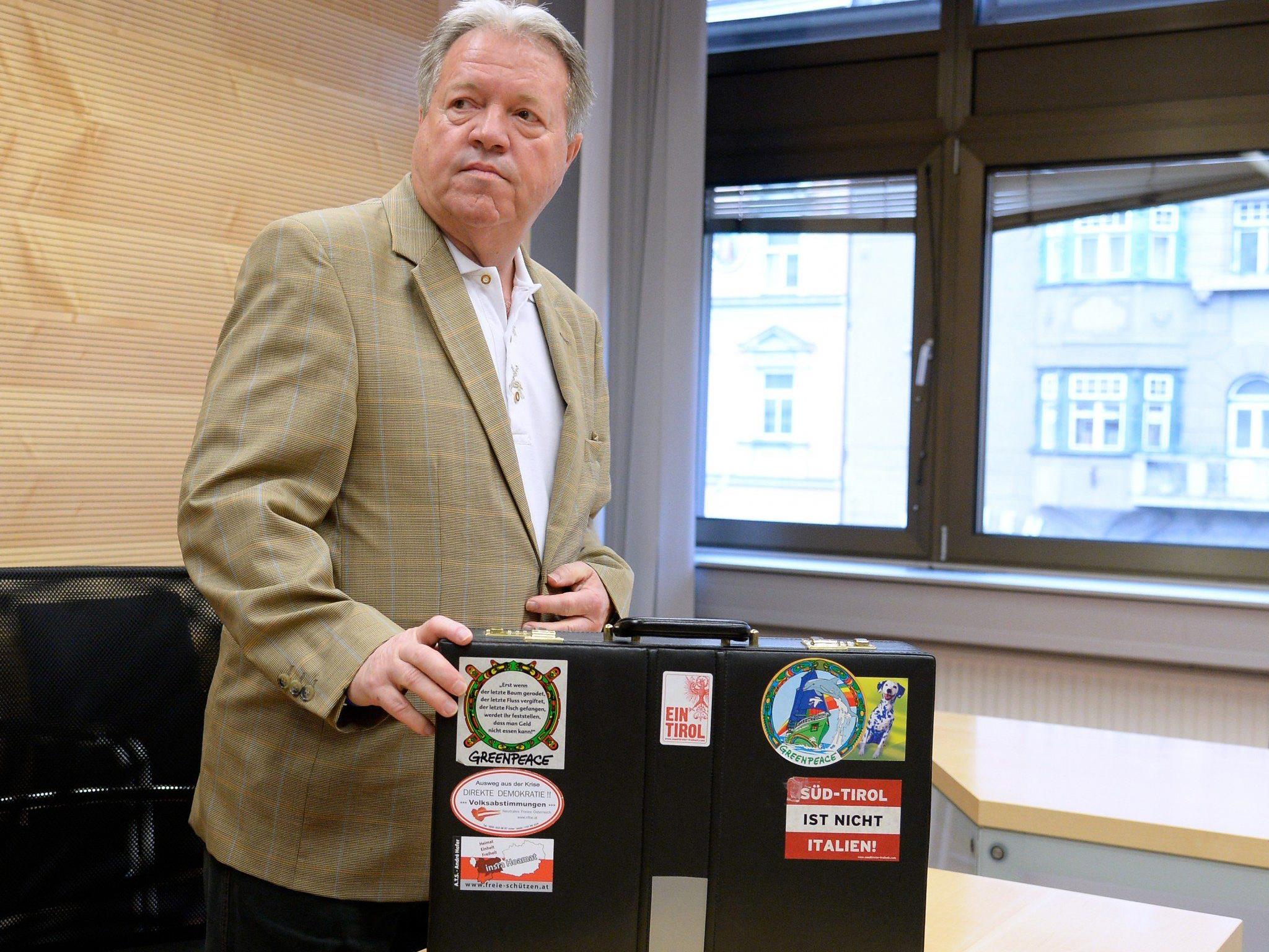 Wegen Verhetzung musste sich am Freitag am Landesgericht Innsbruck der frühere FPÖ-Abgeordnete Werner Königshofer verantworten.