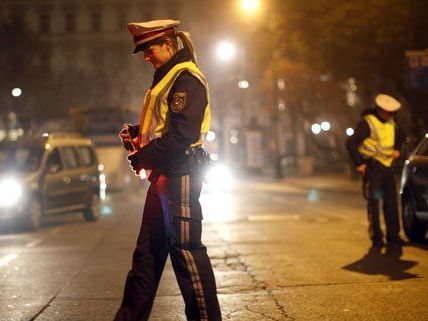 Ein Polizist wurde bei der Kontrole im 22. Bezirk leicht verletzt. Ein Polizist wurde bei der Kontrole im 22. Bezirk leicht verletzt.