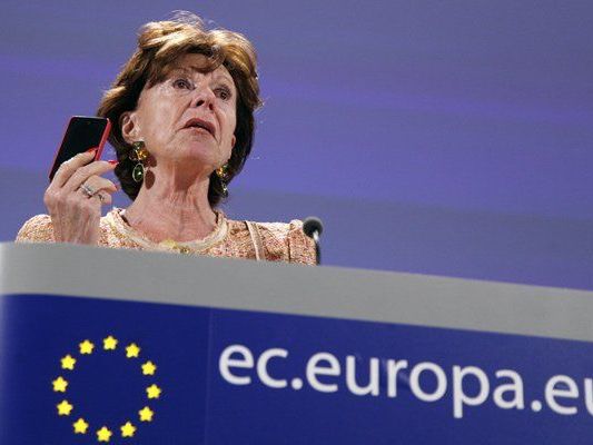 Kroes hofft auf eine Einigung über die vollständige Abschaffung der Roaming-Gebühren. Kroes hofft auf eine Einigung über die vollständige Abschaffung der Roaming-Gebühren.
