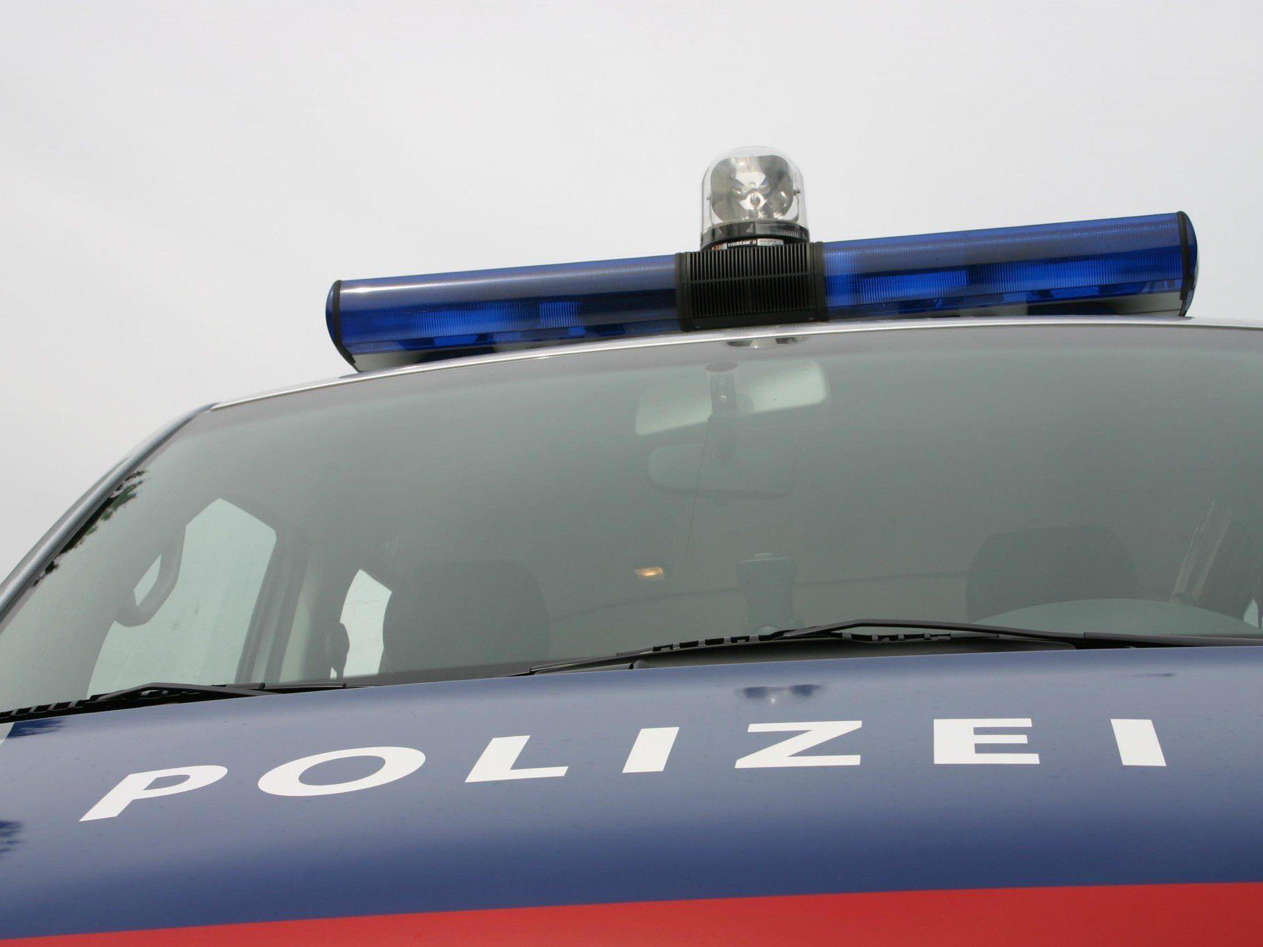 Die Polizei Feldkirch sucht nach einem Unfall mit Fahrerflucht nach Zeugen.