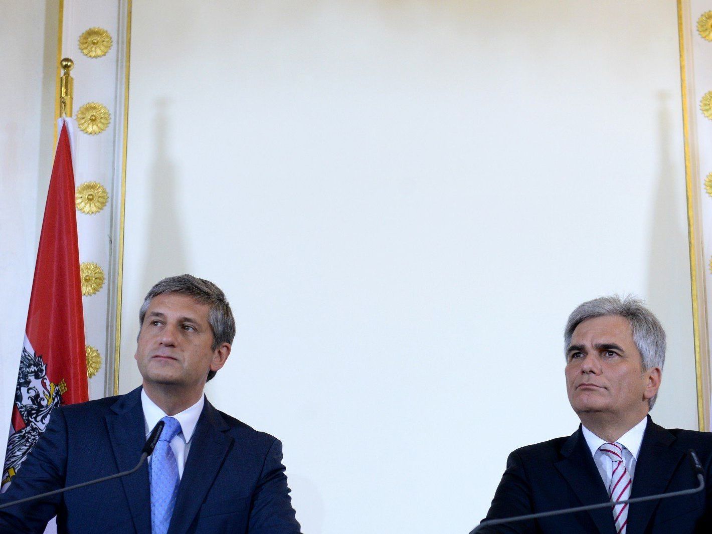 Ungewöhnlich heftiger Schlagabtausch zwischen Kanzler und Vizekanzler um Steuerreform. Ungewöhnlich heftiger Schlagabtausch zwischen Kanzler und Vizekanzler um Steuerreform.