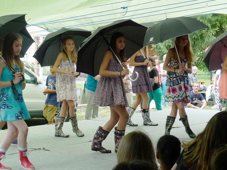 Ein vielfältiges Programm wurde beim Schuljubiläum in Götzis geboten. Ein vielfältiges Programm wurde beim Schuljubiläum in Götzis geboten.