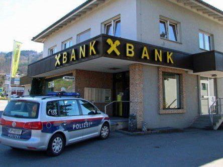 23-Jähriger überfiel Bankfiliale mit Gaspistole und raubte 30.000 Euro.