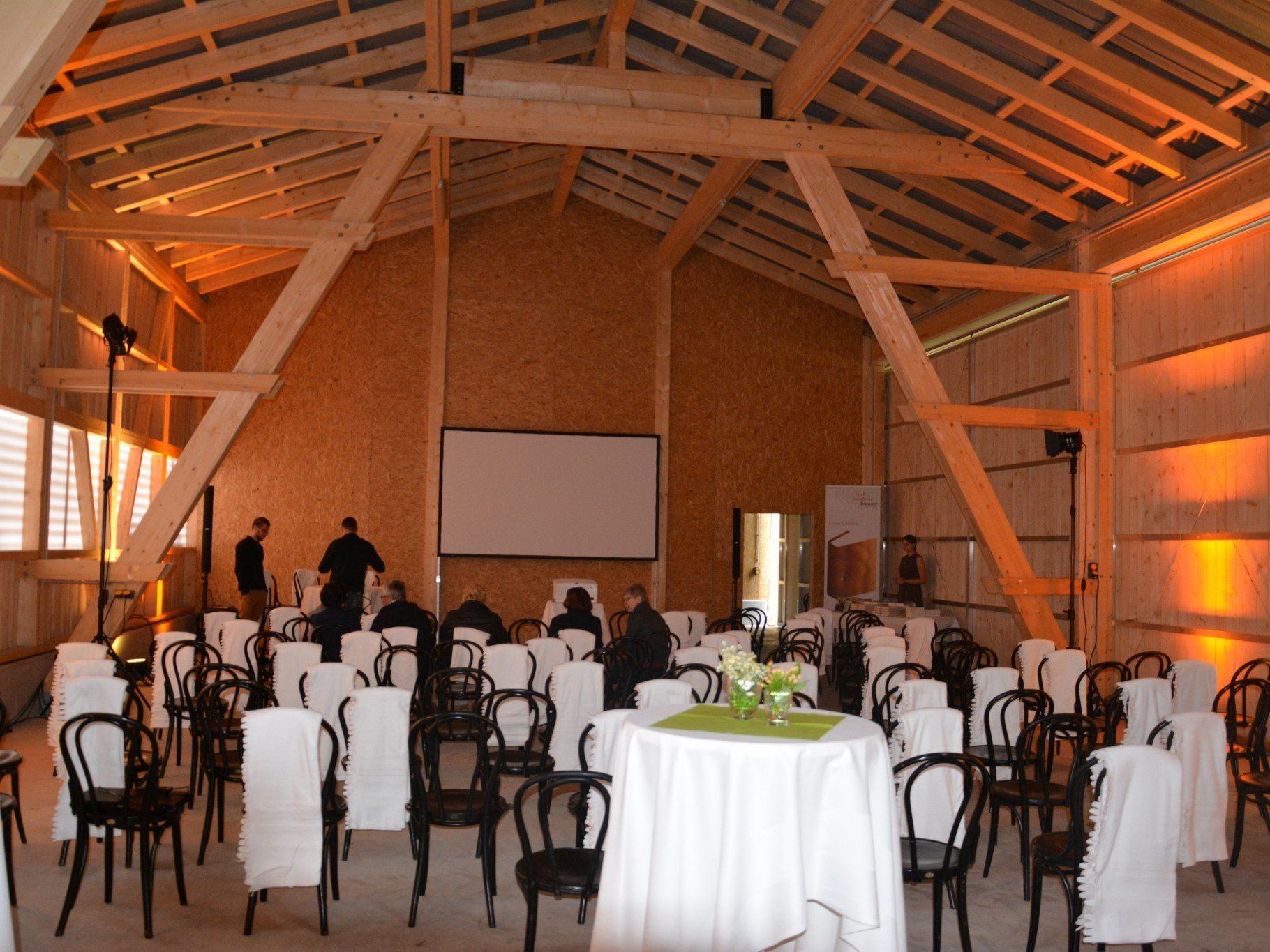 Der "Stadl" der Familie Hutter kurz vor Veranstaltungsbeginn Der "Stadl" der Familie Hutter kurz vor Veranstaltungsbeginn