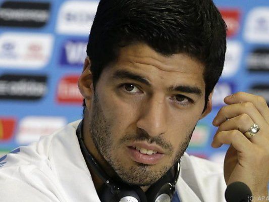 Suarez wurde mit viermonatiger Sperre belegt Suarez wurde mit viermonatiger Sperre belegt