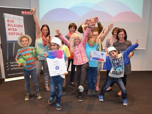 Jubelstimmung herrschte bei den Kindern der VS Feldkirch-Altenstadt, nachdem ihnen der erste Preis überreicht wurde. Fotos: WKV, VS Altenstadt