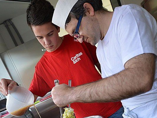 Partnerschaftliche Anerkennung und Motivation zur Selbstständigkeit sollten bei der Beschäftigung Behinderter im Vordergrund stehen. Partnerschaftliche Anerkennung und Motivation zur Selbstständigkeit sollten bei der Beschäftigung Behinderter im Vordergrund stehen.