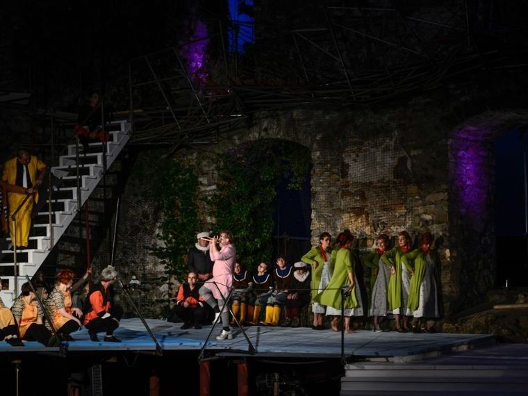 Ein buntes und amüsantes Vogeltreiben erwartet die Zuschauer am Jagdberg. Ein buntes und amüsantes Vogeltreiben erwartet die Zuschauer am Jagdberg.