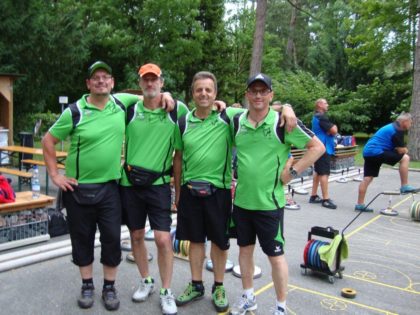 Mit viel sportlichem Ehrgeiz gingen die vier Herren an die Titelverteidigung vom letzten Jahr. Mit viel sportlichem Ehrgeiz gingen die vier Herren an die Titelverteidigung vom letzten Jahr.