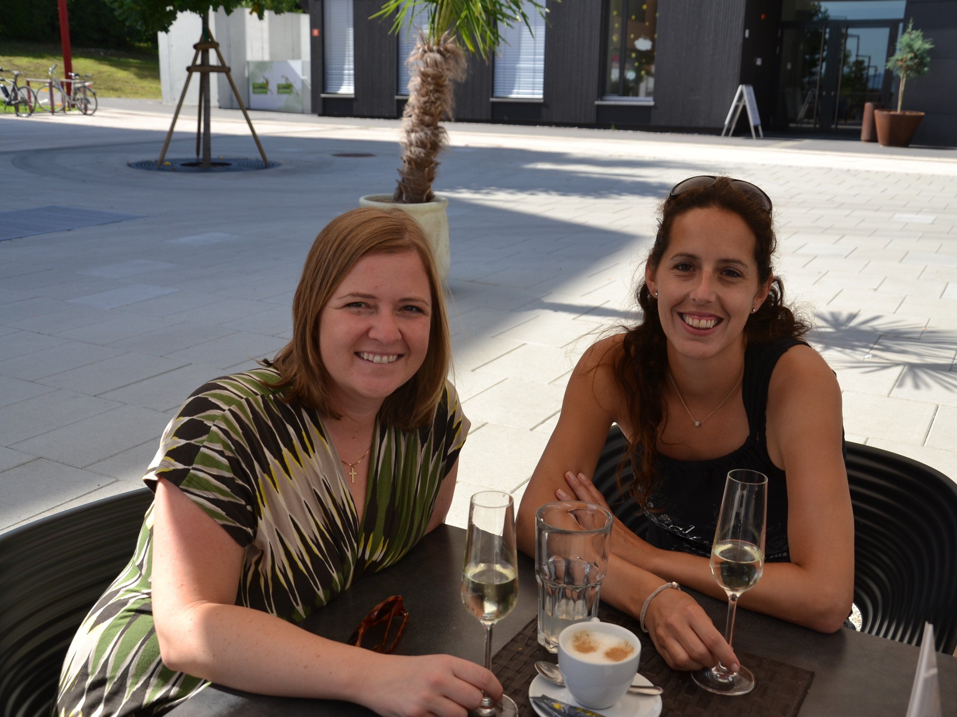 Auch Martina und Sybille fühlten sich beim Frühstücksbrunch vor dem FLAX wohl