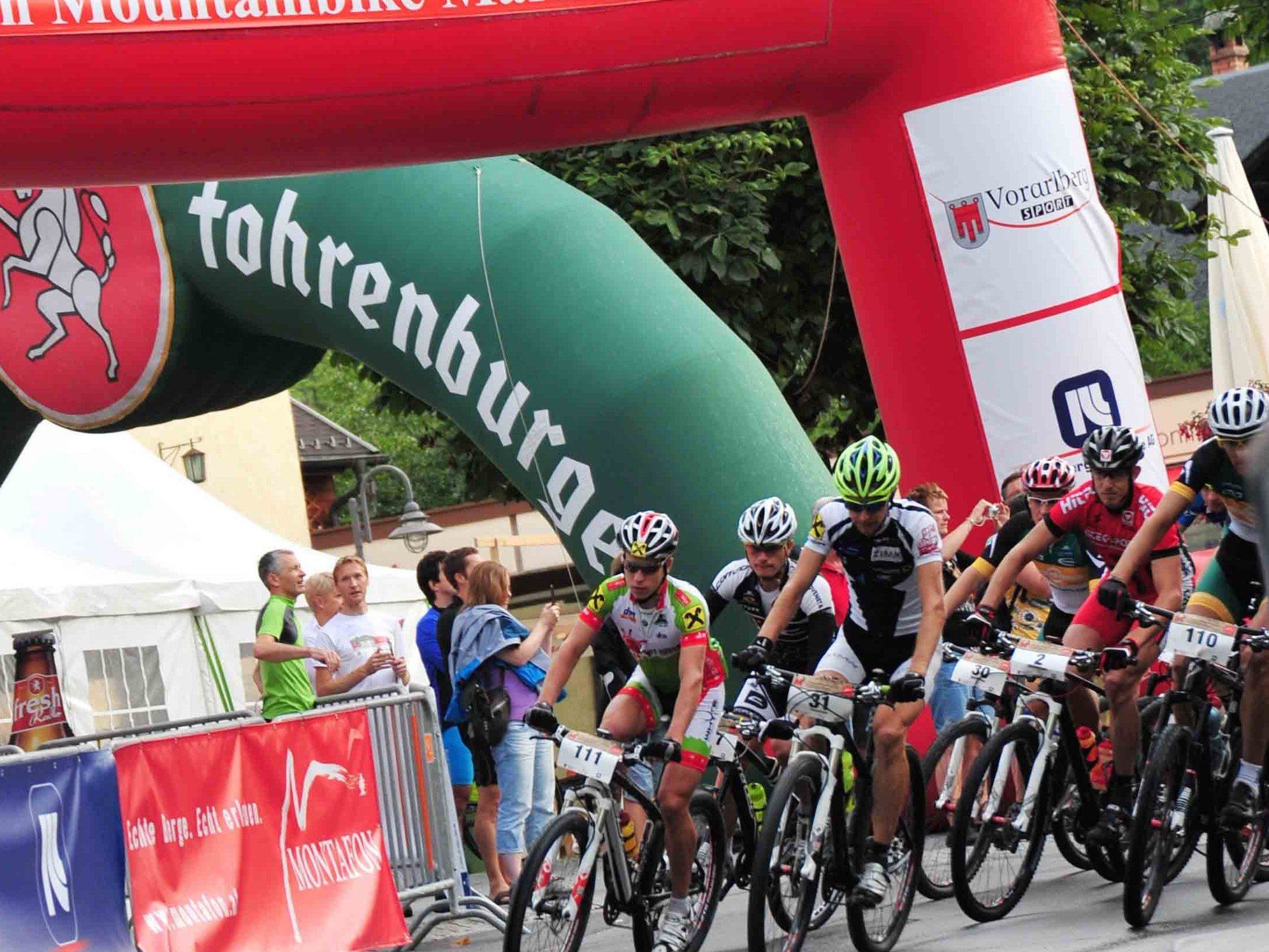 Die Biker geben bei den Starts des M1, M2 und M3 von Anfang an Vollgas. Die Biker geben bei den Starts des M1, M2 und M3 von Anfang an Vollgas.