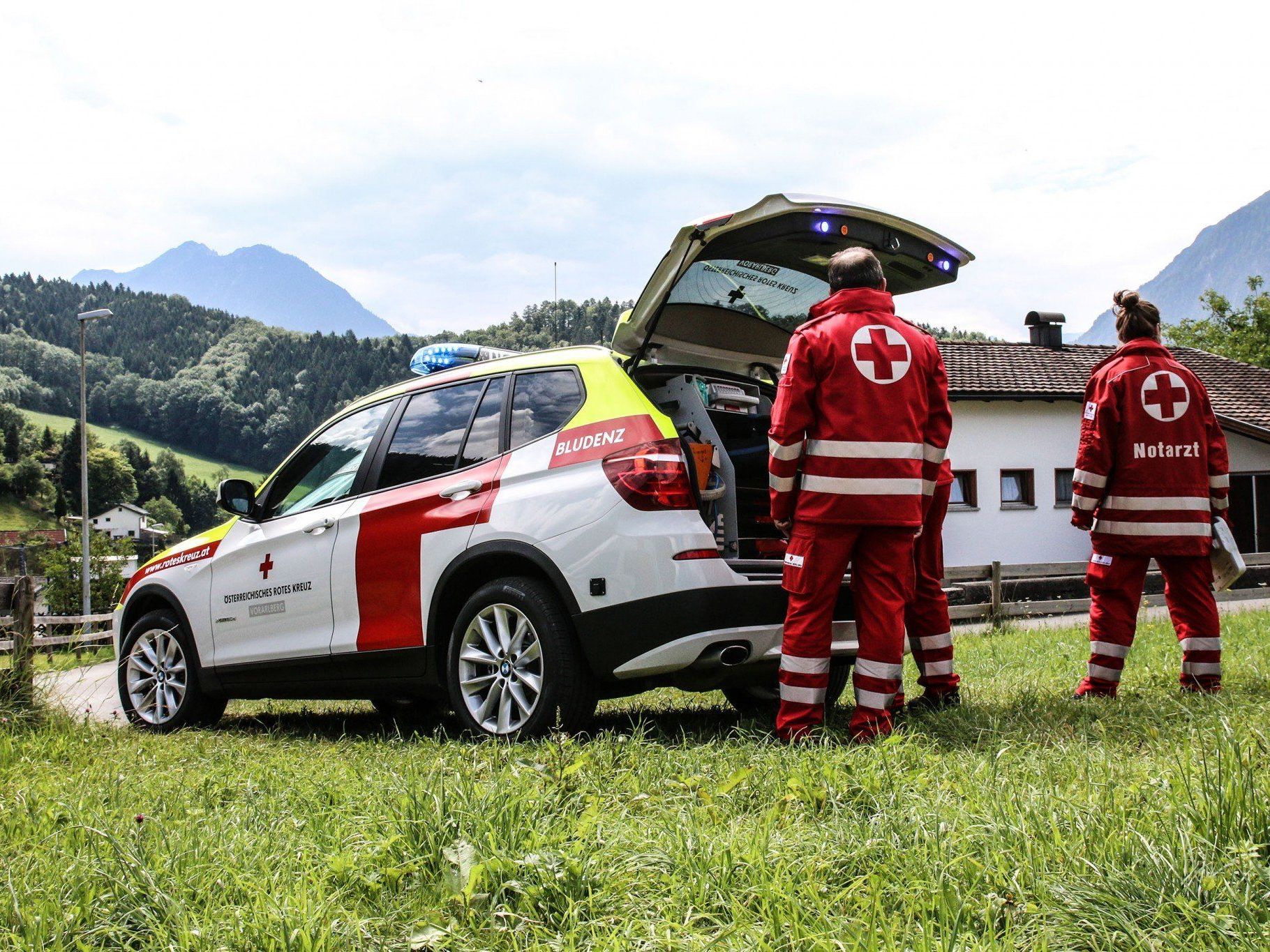 Das neue Notarzteinsatzfahrzeug in Bludenz: rasch und flexibel am Einsatzort! Das neue Notarzteinsatzfahrzeug in Bludenz: rasch und flexibel am Einsatzort!