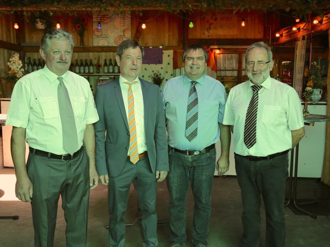 Der Vorstand der IG Gebhard Künzle, Eduard Lampert, Anton Schöch und Obmann Norbert Nesensohn freut sich über ihre  60 Jahre Mostkultur in Göfis. Der Vorstand der IG Gebhard Künzle, Eduard Lampert, Anton Schöch und Obmann Norbert Nesensohn freut sich über ihre  60 Jahre Mostkultur in Göfis.